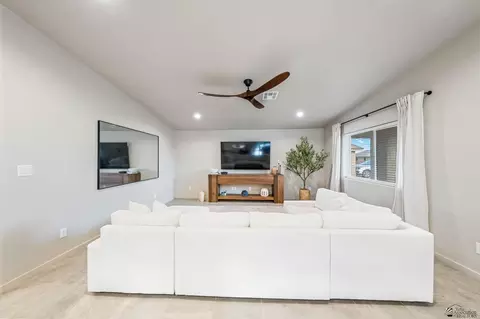 Living - 11635 E 34 St, Yuma, AZ 85367 photo 4 of 4
