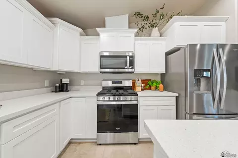 Kitchen - 11635 E 34 St, Yuma, AZ 85367 photo 2 of 4