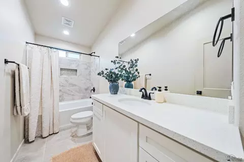 Bath - 11635 E 34 St, Yuma, AZ 85367 photo 3 of 5