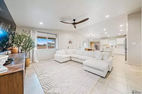 Living - 11635 E 34 St, Yuma, AZ 85367 photo 2 of 4