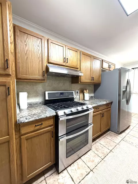 Kitchen - 711 E 26 Pl, Yuma, AZ 85365 photo 2 of 3