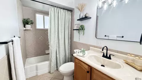 Bath - 711 E 26 Pl, Yuma, AZ 85365 photo 2 of 3