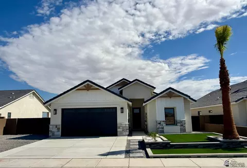 Exterior - 10717 E 46 Pl, Yuma, AZ 85367 photo 4 of 6