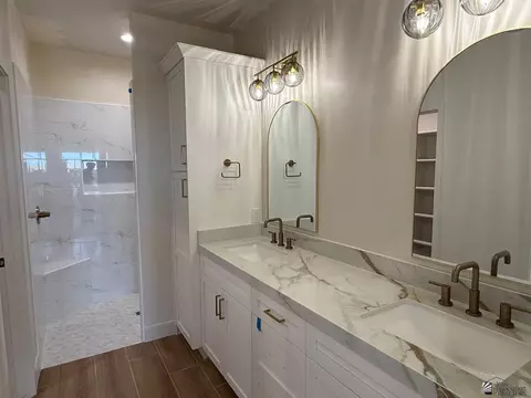 Bath - 10717 E 46 Pl, Yuma, AZ 85367 photo 1 of 2