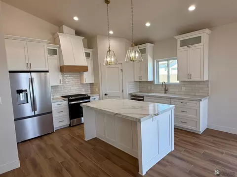 Kitchen - 10717 E 46 Pl, Yuma, AZ 85367 photo 2 of 2