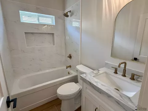 Bath - 10717 E 46 Pl, Yuma, AZ 85367 photo 2 of 2