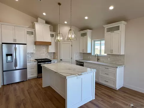 Kitchen - 10717 E 46 Pl, Yuma, AZ 85367 photo 1 of 2