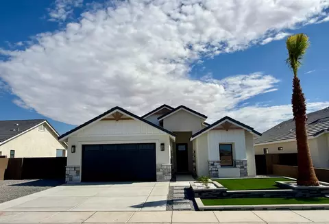Exterior - 10717 E 46 Pl, Yuma, AZ 85367 photo 3 of 5