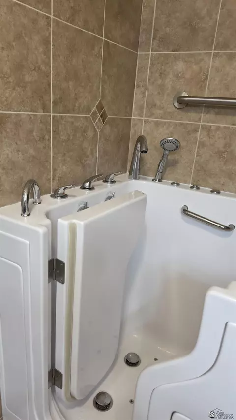 Bath - 14593 E 50 St, Yuma, AZ 85367 photo 6 of 7