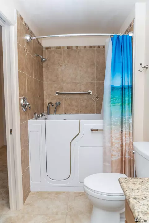 Bath - 14593 E 50 St, Yuma, AZ 85367 photo 5 of 7