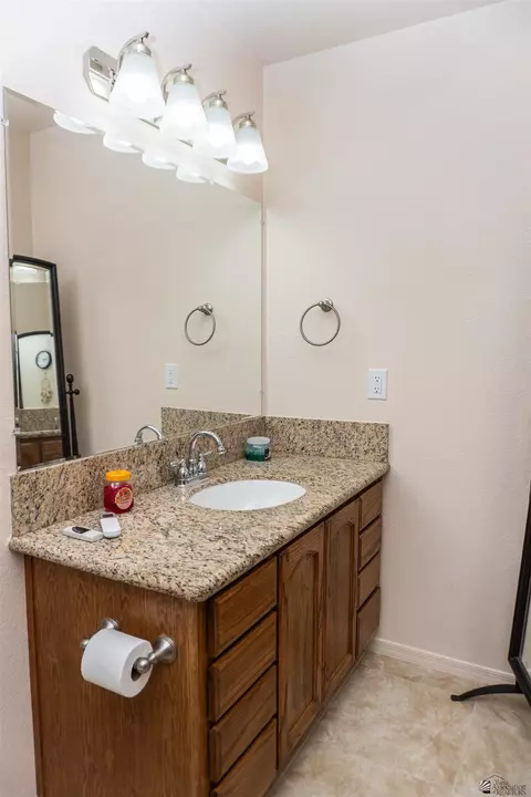 Bath - 14593 E 50 St, Yuma, AZ 85367 photo 4 of 7