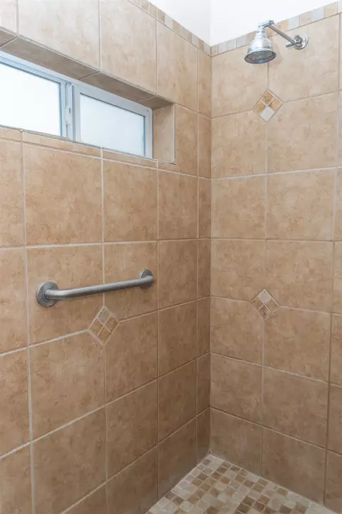 Bath - 14593 E 50 St, Yuma, AZ 85367 photo 2 of 7