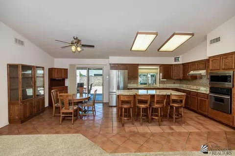 Kitchen - 14144 E 48 Dr, Yuma, AZ 85367 photo 2 of 8