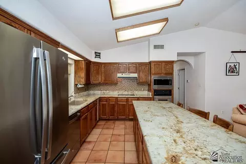 Kitchen - 14144 E 48 Dr, Yuma, AZ 85367 photo 6 of 8