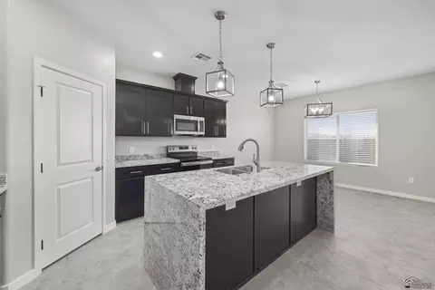 Kitchen - 10753 E 45 St, Yuma, AZ 85367 photo 2 of 4