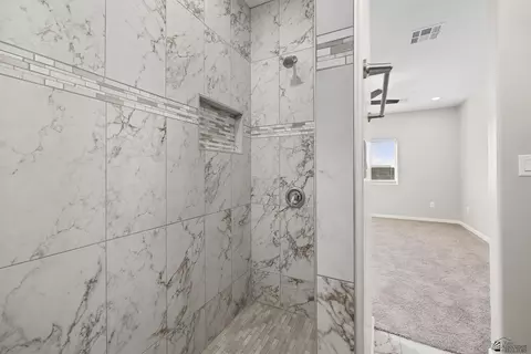 Bath - 10753 E 45 St, Yuma, AZ 85367 photo 3 of 4