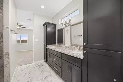 Bath - 10753 E 45 St, Yuma, AZ 85367 photo 2 of 4