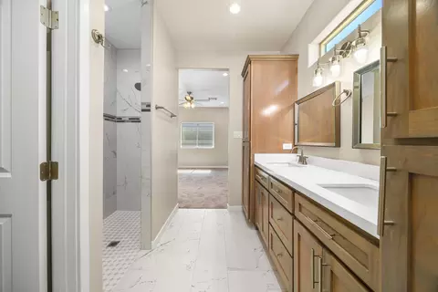 Bath - 10753 E 45 St, Yuma, AZ 85367 photo 3 of 4