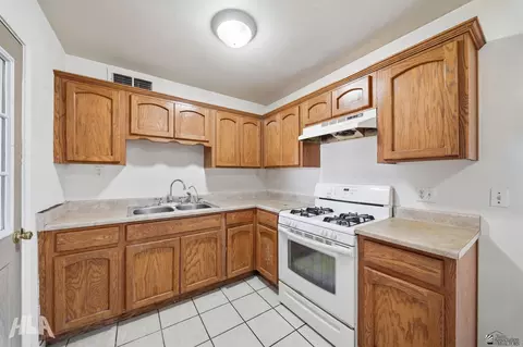 Kitchen - 1304 E 25 St, Yuma, AZ 85365 photo 2 of 2