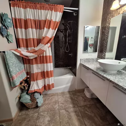 Bath - 12726 E 47 Dr, Yuma, AZ 85367 photo 1 of 2