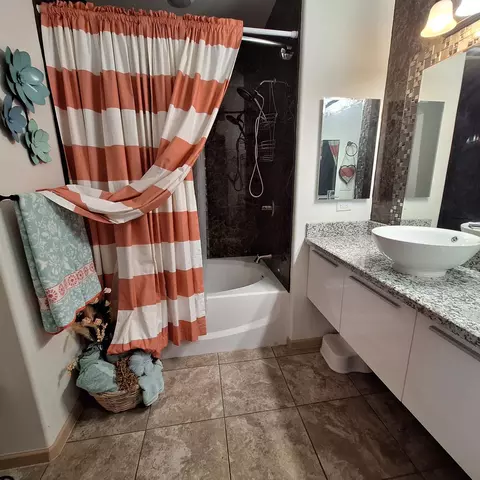 Bath - 12726 E 47 Dr, Yuma, AZ 85367 photo 1 of 2