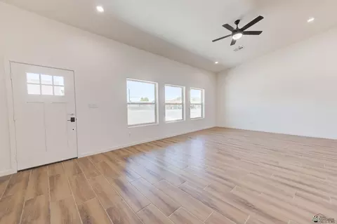 Living - 7510 E 24 Pl, Yuma, AZ 85365 photo 2 of 4