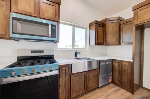 Kitchen - 7510 E 24 Pl, Yuma, AZ 85365 photo 5 of 5