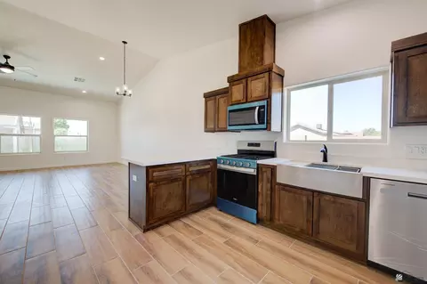 Kitchen - 7510 E 24 Pl, Yuma, AZ 85365 photo 2 of 5