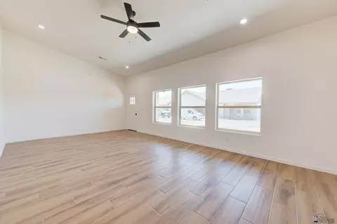 Living - 7510 E 24 Pl, Yuma, AZ 85365 photo 4 of 4