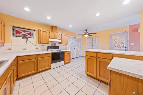 Kitchen - 4357 W 8 St, Yuma, AZ 85364 photo 3 of 3