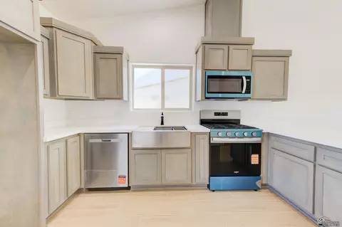 Kitchen - 7518 E 24 Pl, Yuma, AZ 85365 photo 3 of 4