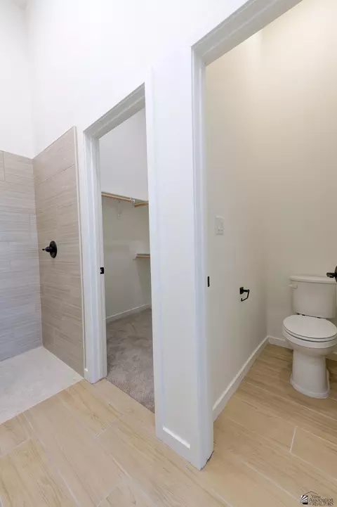 Bath - 7518 E 24 Pl, Yuma, AZ 85365 photo 8 of 8