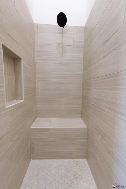 Bath - 7518 E 24 Pl, Yuma, AZ 85365 photo 7 of 8