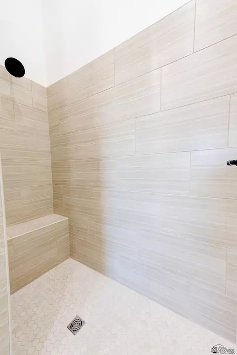 Bath - 7518 E 24 Pl, Yuma, AZ 85365 photo 6 of 8