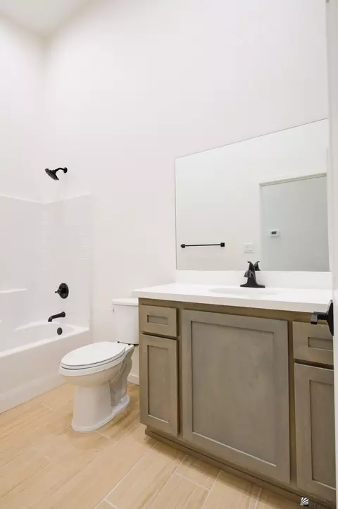 Bath - 7518 E 24 Pl, Yuma, AZ 85365 photo 2 of 8