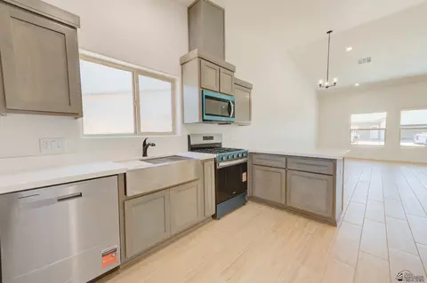 Kitchen - 7518 E 24 Pl, Yuma, AZ 85365 photo 2 of 4