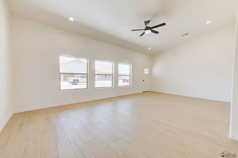 Living - 7518 E 24 Pl, Yuma, AZ 85365 photo 4 of 4