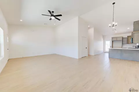 Living - 7518 E 24 Pl, Yuma, AZ 85365 photo 3 of 4