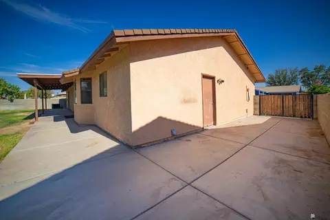 Exterior - 3420 E Rubio Ln, Yuma, AZ 85365 photo 3 of 9
