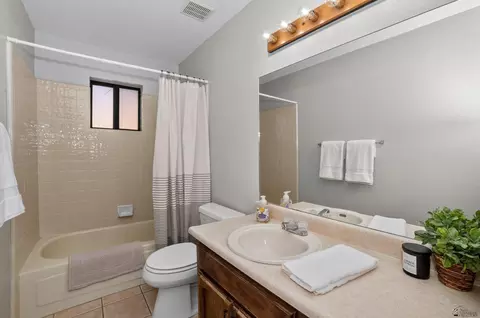 Bath - 3420 E Rubio Ln, Yuma, AZ 85365 photo 1 of 3