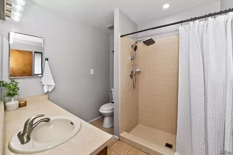 Bath - 3420 E Rubio Ln, Yuma, AZ 85365 photo 2 of 3