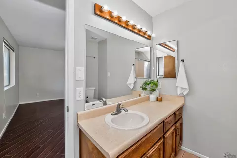 Bath - 3420 E Rubio Ln, Yuma, AZ 85365 photo 3 of 3