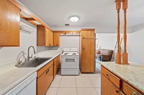 Kitchen - 2010 E 25 Pl, Yuma, AZ 85365 photo 4 of 6