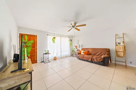 Living - 2010 E 25 Pl, Yuma, AZ 85365 photo 1 of 2