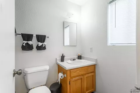 Bath - 8576 E 39 Pl, Yuma, AZ 85365 photo 1 of 2