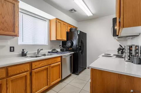 Kitchen - 8576 E 39 Pl, Yuma, AZ 85365 photo 2 of 2