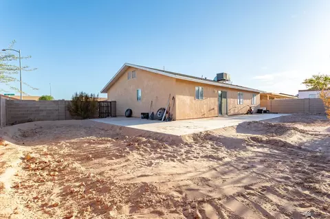 Exterior - 8576 E 39 Pl, Yuma, AZ 85365 photo 4 of 7