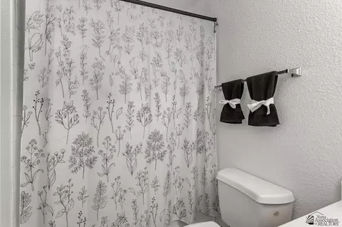 Bath - 8576 E 39 Pl, Yuma, AZ 85365 photo 2 of 2