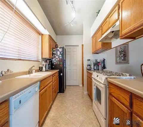 Kitchen - 8596 E 26 Pl, Yuma, AZ 85365 photo 2 of 2