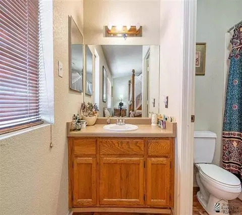 Bath - 8596 E 26 Pl, Yuma, AZ 85365 photo 2 of 3
